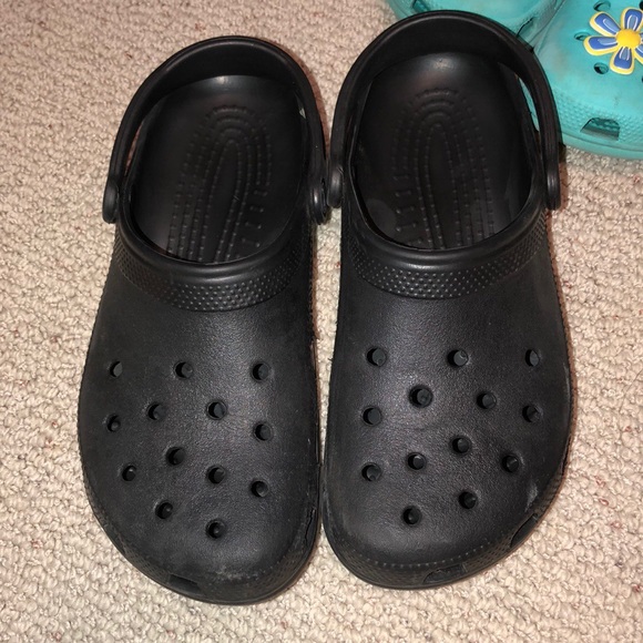 all black crocs